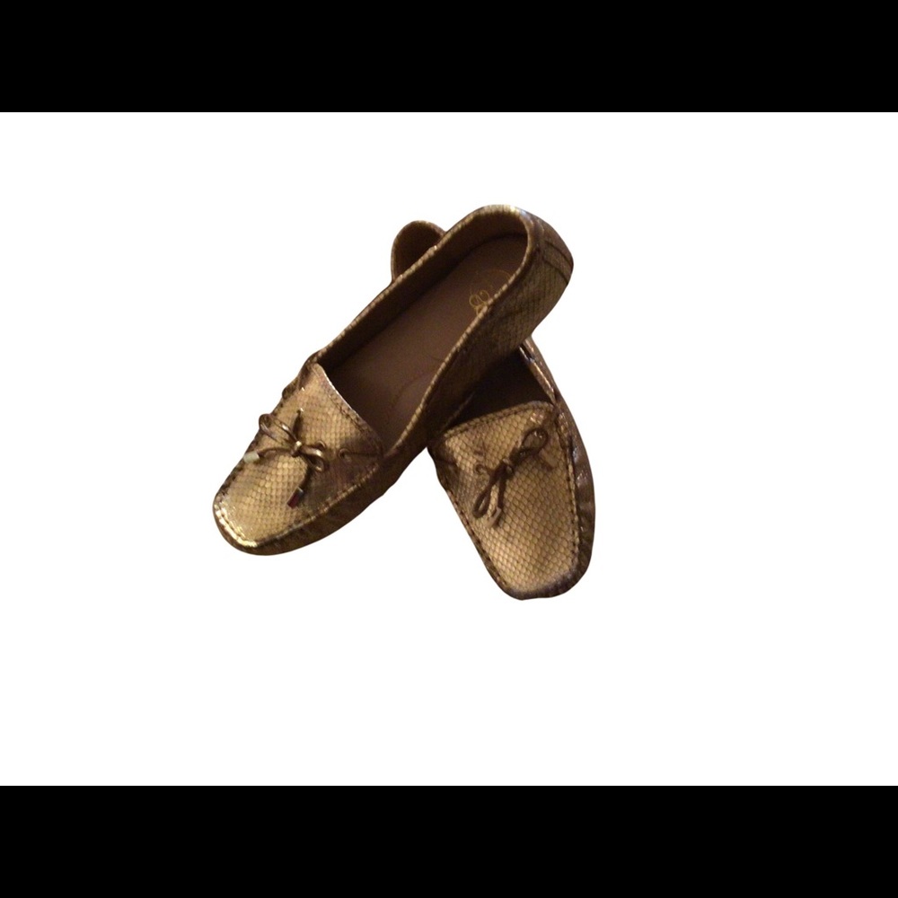 🔥 Beautiful gold loafers,size 11